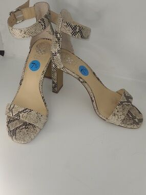 Vince Camuto Bendiva Heeled Sandal Women's Size 7.5 M Strappy Snakeskin Print